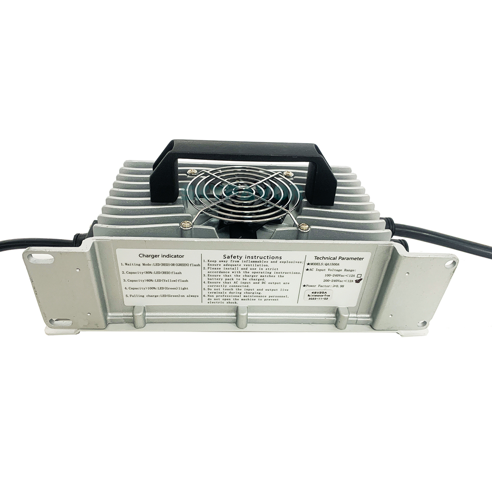 Dustproof Waterproof Custom 60V Battery Charger 60V 18A on Board Automatic Smart 60 Volt Electric Tricycle Auto-Rickshaw Charger